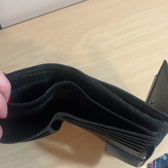 Gucci black trifold wallet in good condition - Picture 12 of 16